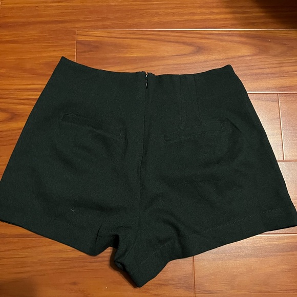 Forever21 Front Seam Detail Shorts - Picture 3 of 4